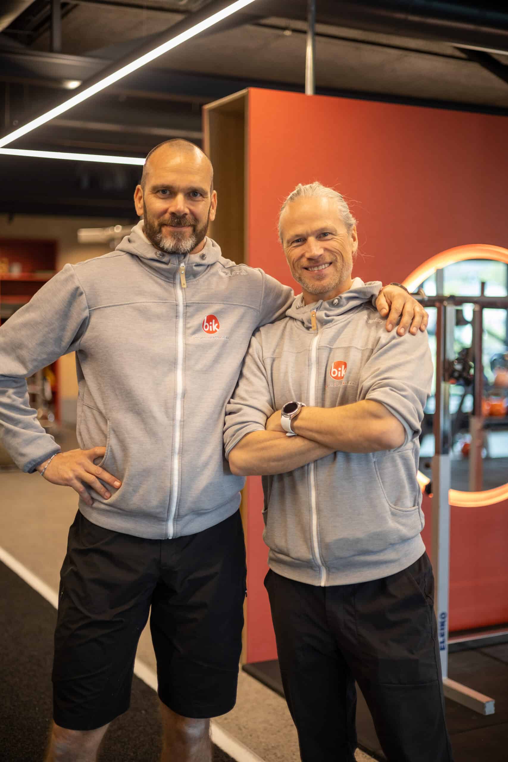 Personlig trener veileder et medlem